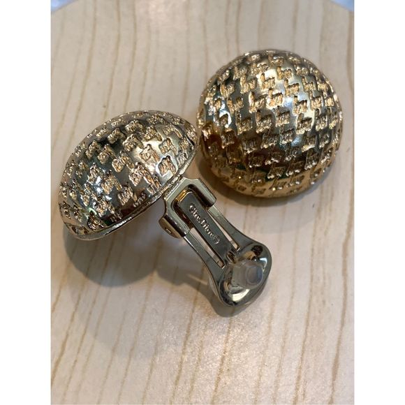 Gold Basketweave Clip Earrings #fashion jewelry #clip earrings - Picture 2 of 3